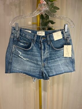 Universal Thread Denim Shorts Size 8 High Rise Distressed Cut Off Jean Shorts